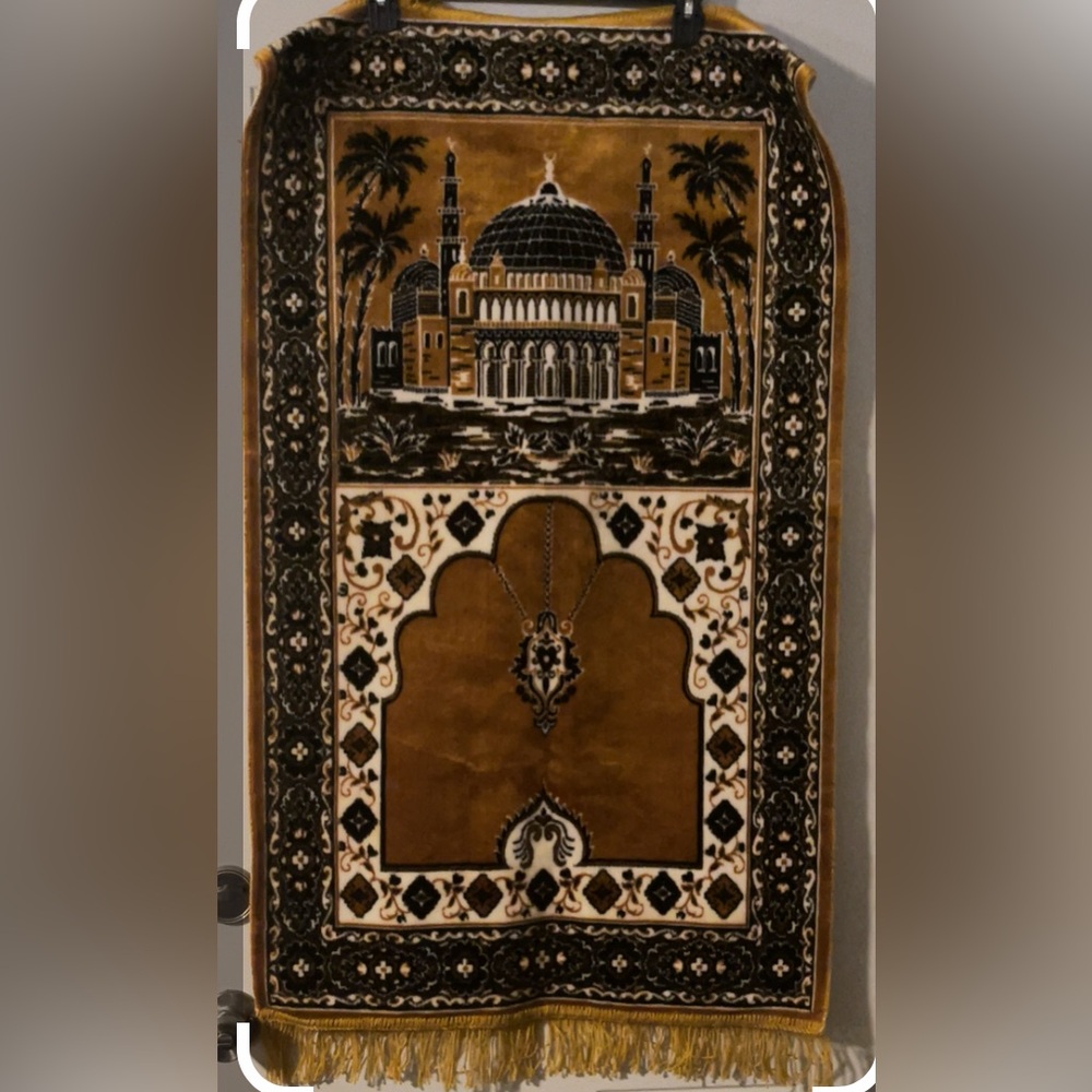 Islamic Arabic (Muslim) Prayer Rug, New